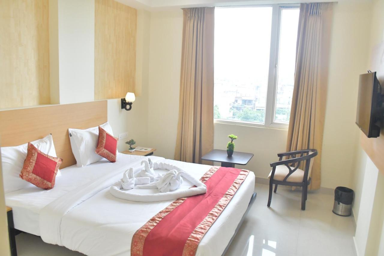 Hotel Yatharth Inn Varanasi Exterior foto