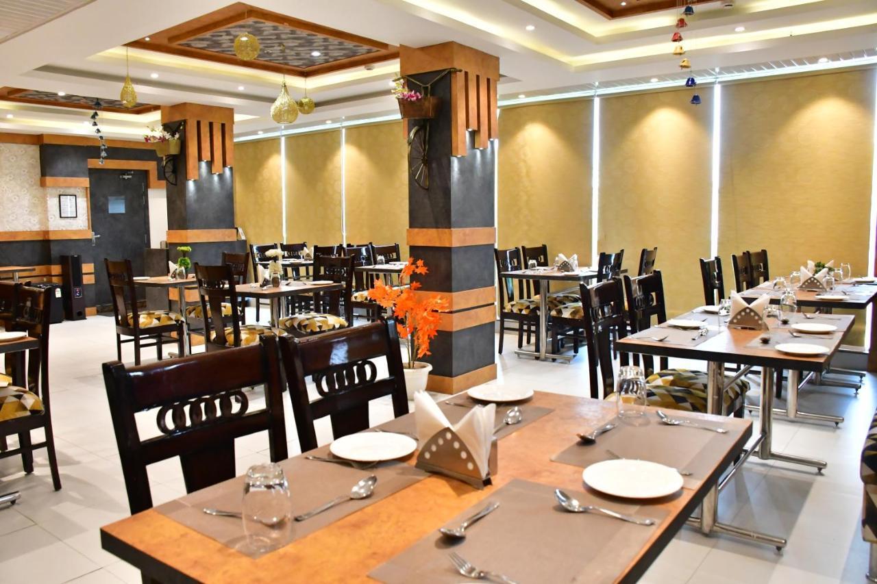 Hotel Yatharth Inn Varanasi Exterior foto