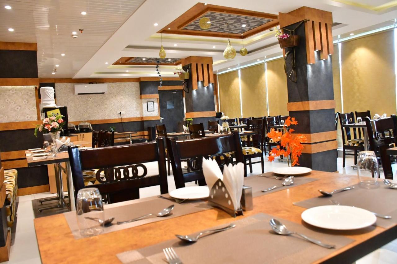 Hotel Yatharth Inn Varanasi Exterior foto
