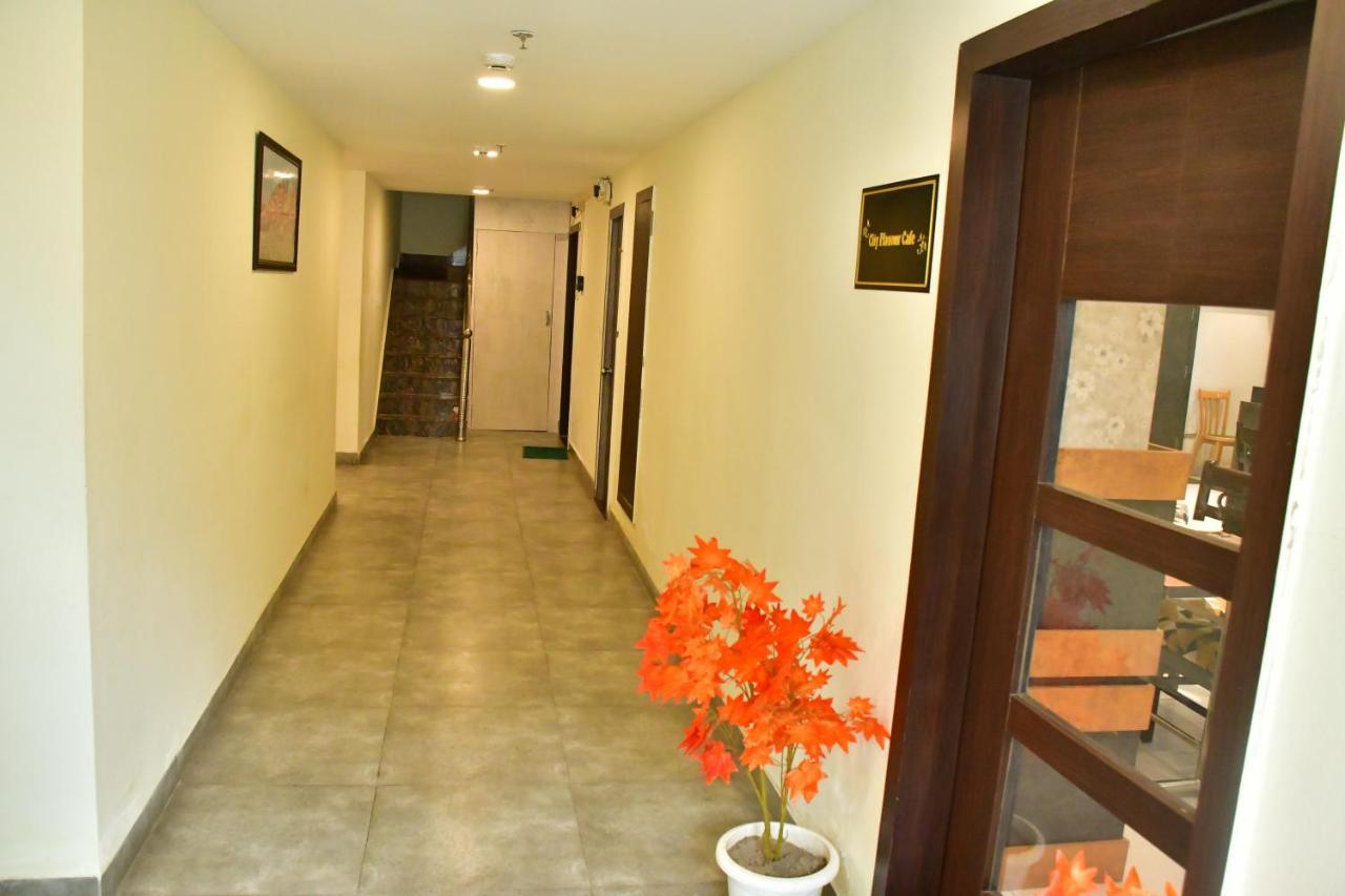 Hotel Yatharth Inn Varanasi Exterior foto