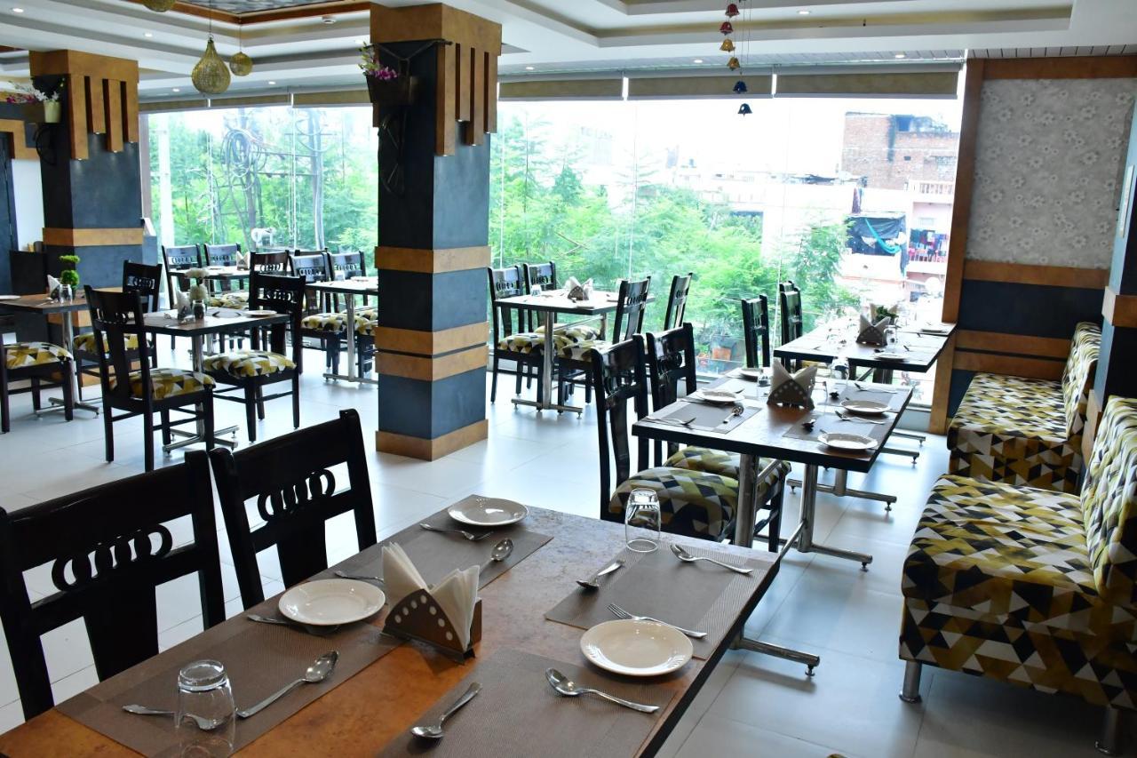Hotel Yatharth Inn Varanasi Exterior foto
